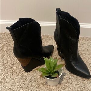 Jessica Simpson Platform Booties Size 6, Excel. Cond.